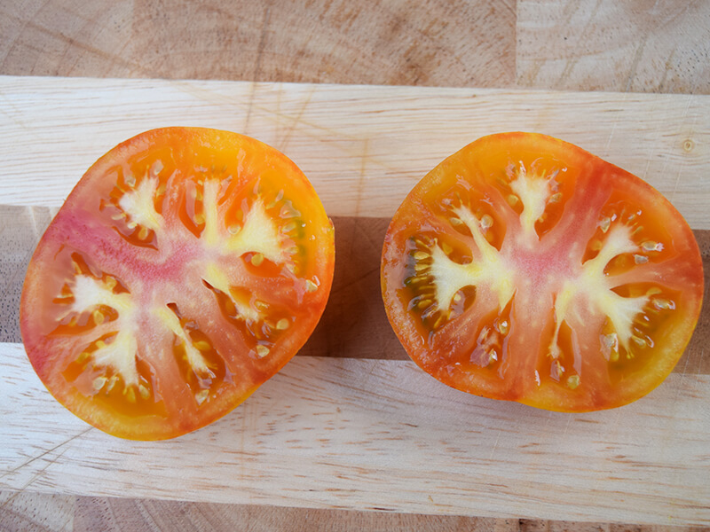 ananas tomato cut open